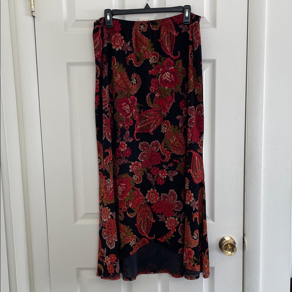 Coldwater Creek Elegant Black and Red Floral Paisley Maxi Skirt